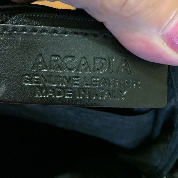 Arcadia large genuine leather bag.  Zipper closure.  Sold as is - Picture 4 of 13